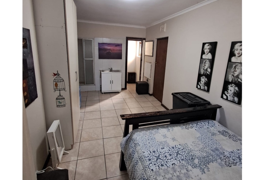 3 Bedroom Property for Sale in Oakglen Western Cape